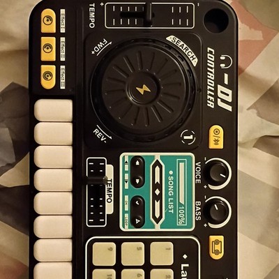 Single Deck DJ Controller Tabletop Portable Loop/Sampler 9 Pads Black White