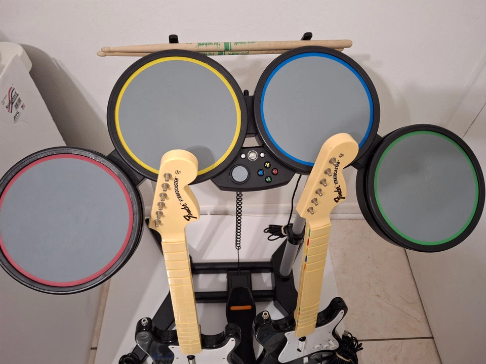 Xbox 360 Rock Band 1, 2, Micrófono, Batería, 2 Guitarras, Paquete, PROBADO Foto 3 de 4