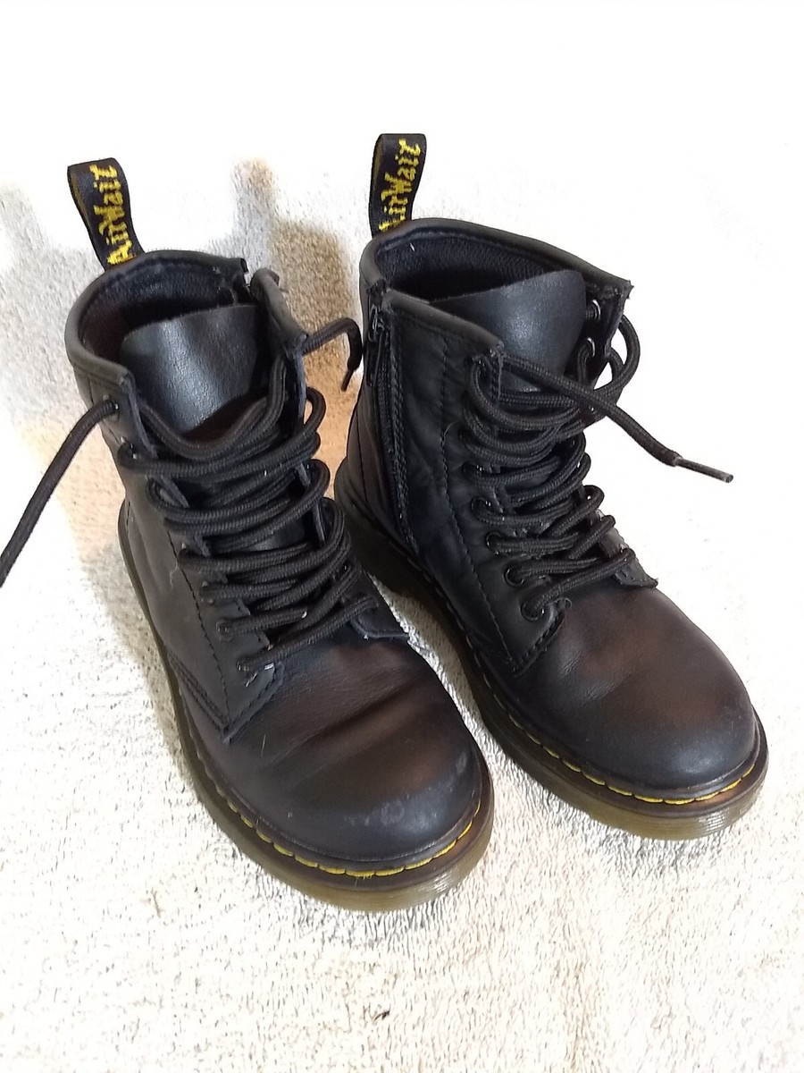 Dr. Martens Kids Unisex Black Leather Boots (w/ zipper