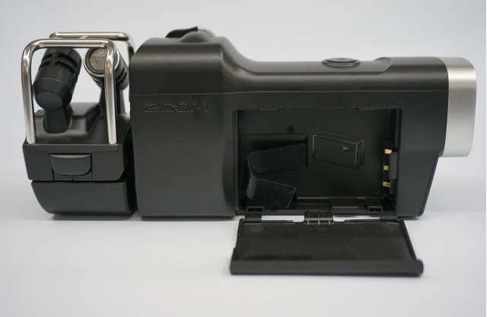 ZOOM Q8 Handy Camcorder Recorder HD Video + 4 Track Audio Color Black - Image 3 of 4