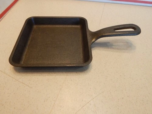 VINTAGE LODGE 5WS SQUARE CAST IRON SKILLET  5 1/2" SQUARE - USA