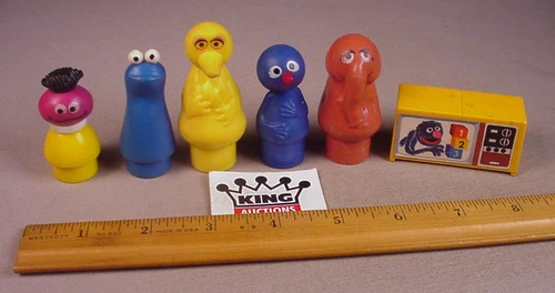 Vintage Fisher Price Sesame Street Toys Little People figures 6 pc. Play Family