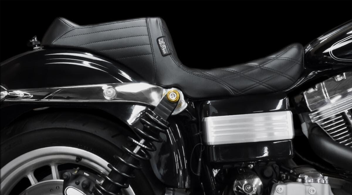 Le Pera LK-581PT Black Pleated Tailwhip 2-Up Motorcycle Seat Le Pera LK-581PT Black Pleated Tailwhip 2-Up Motorcycle Seat