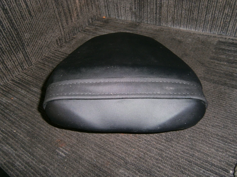 SUZUKI GSXR750 AL7 2017 REAR SEAT PASSENGER SEAT COVER - Image 2 of 4