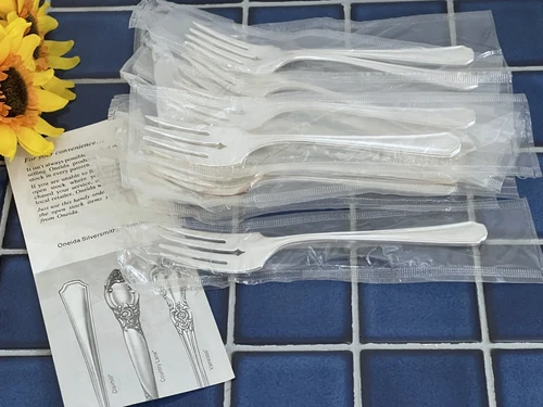 1 piece Oneida Silversmiths Silverplate FAIRHILL CLAIRHILL Salad Fork 1978 NEW