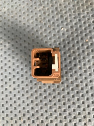 Subaru Liberty & Outback 1999 - 2003 Cruise Control Switch - Picture 3 of 3