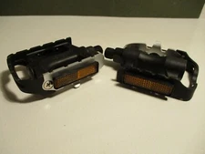 WELLGO K20431 BICYCLE PEDALS PAIR W/ REFLECTORS NEW