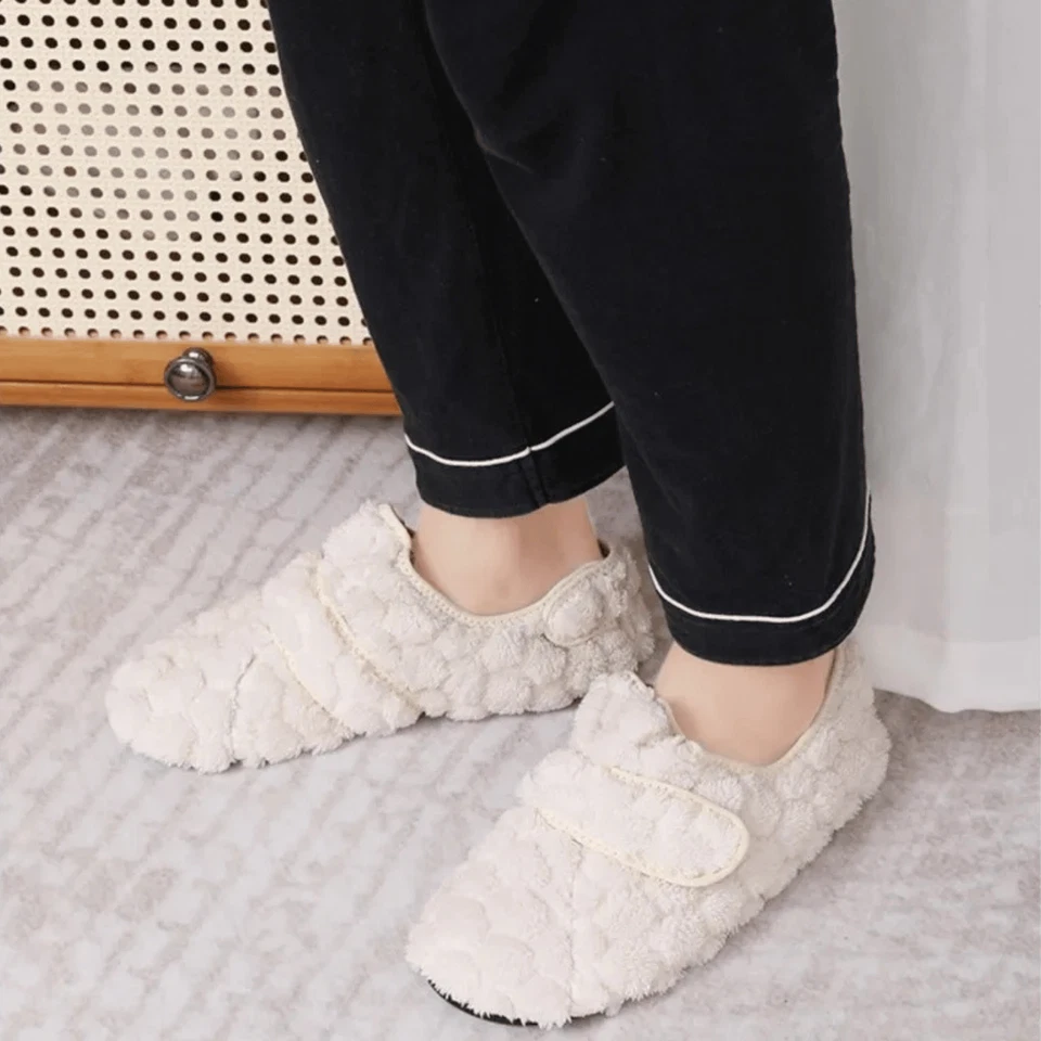 Zapatillas de invierno cálidas mullidas de felpa de piel sintética suaves para interiores y mujeres Foto 3 de 4