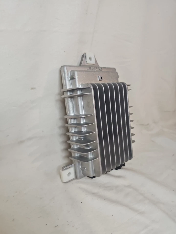 2010-2012 Cadillac SRX Stereo Audio Radio Amplifier AMP Bose OEM GM 20918769 - Image 3 of 4