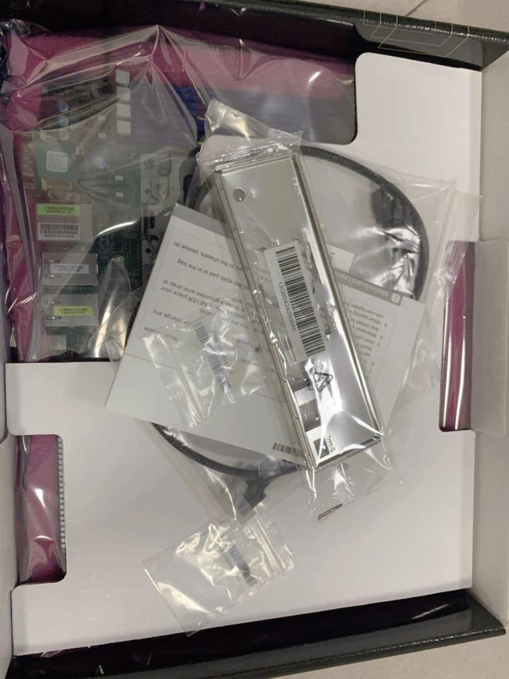 ASRock ROMED8-2T Motherboard AMD EPYC7002 7001 Socket SP3 LGA4094 PCIe ATX - Image 4 of 4