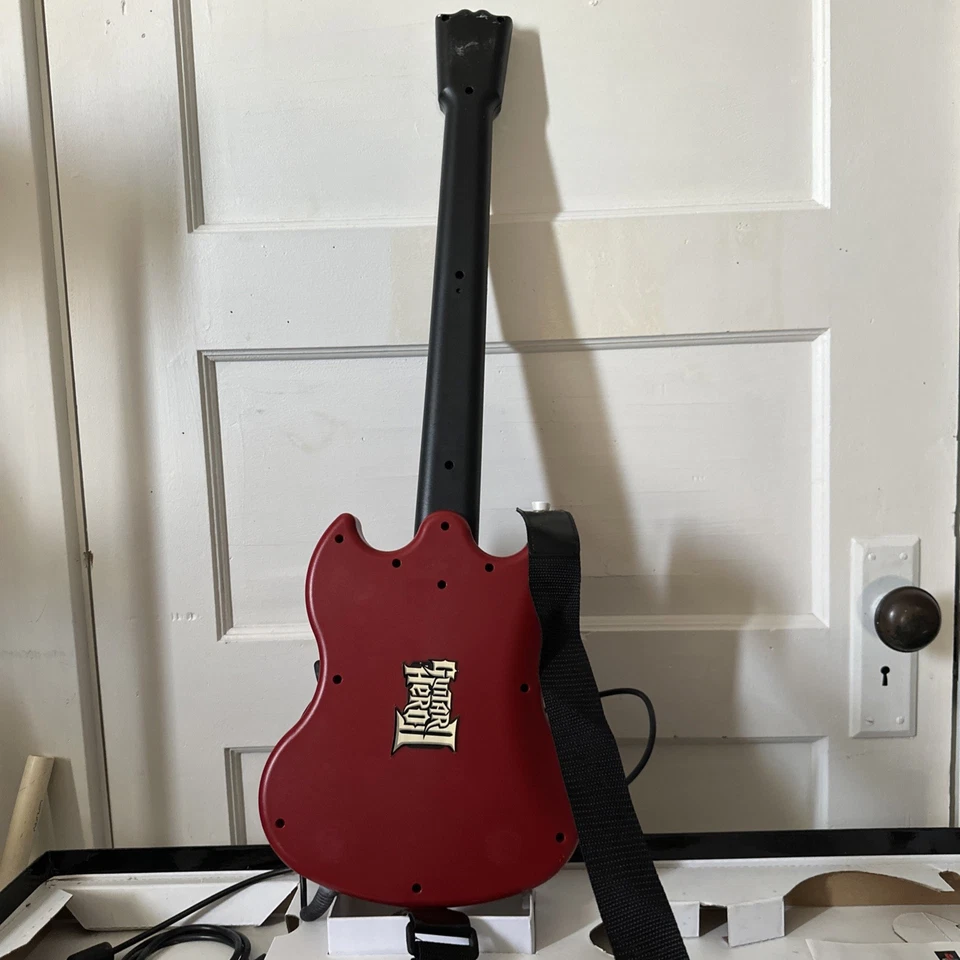 Controlador de Guitarra Guitar Hero 2 Rojo Octano En Caja PS2 Juego Probado Funcionando Foto 4 de 4