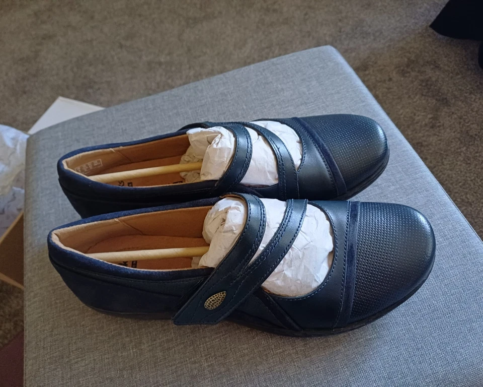 Clarks Evianna Crown Womens Navy Leather Mary Jane Hook & Loop UK 8 D EU42 - Image 1 of 3