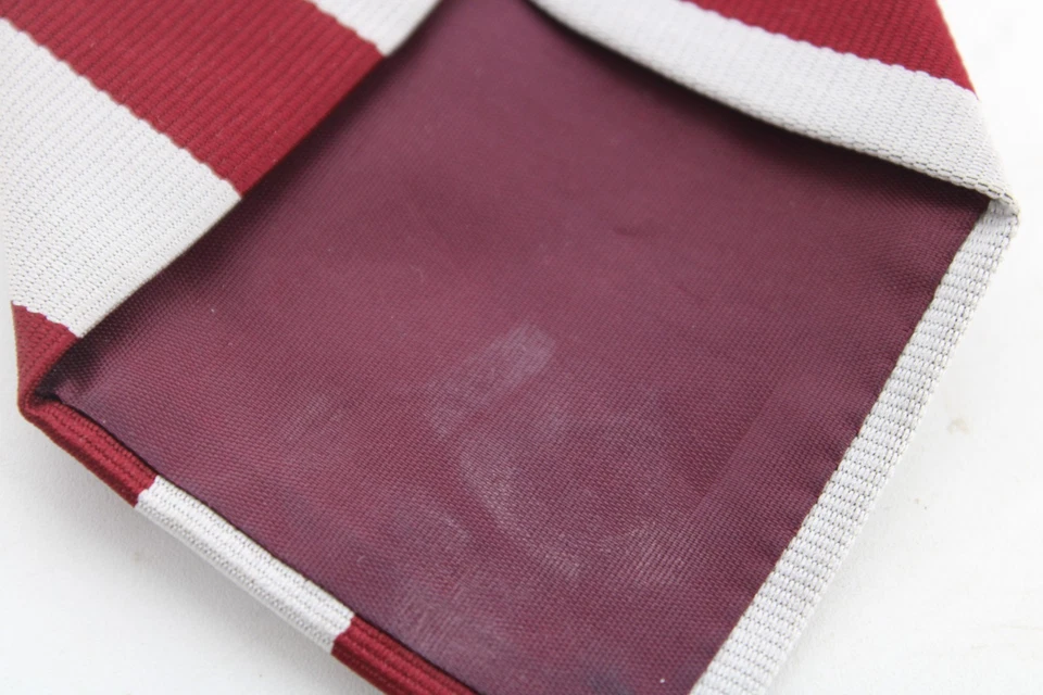 Corbata Brooks Brothers Vintage Niños Poliéster Plateada y Borgoña Rayas 48" Foto 4 de 4