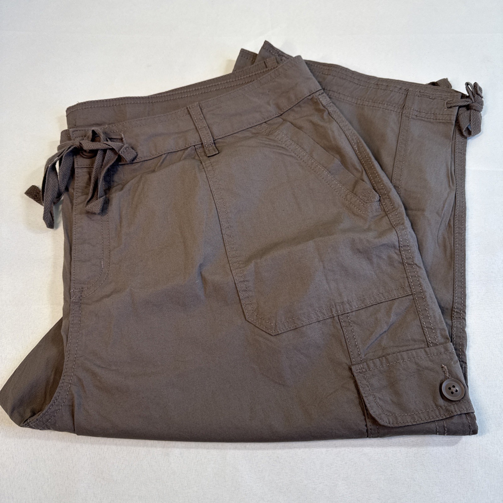 St John’s Bay Women’s Capris Size 20W Side Pockets 18” Inseam Brown