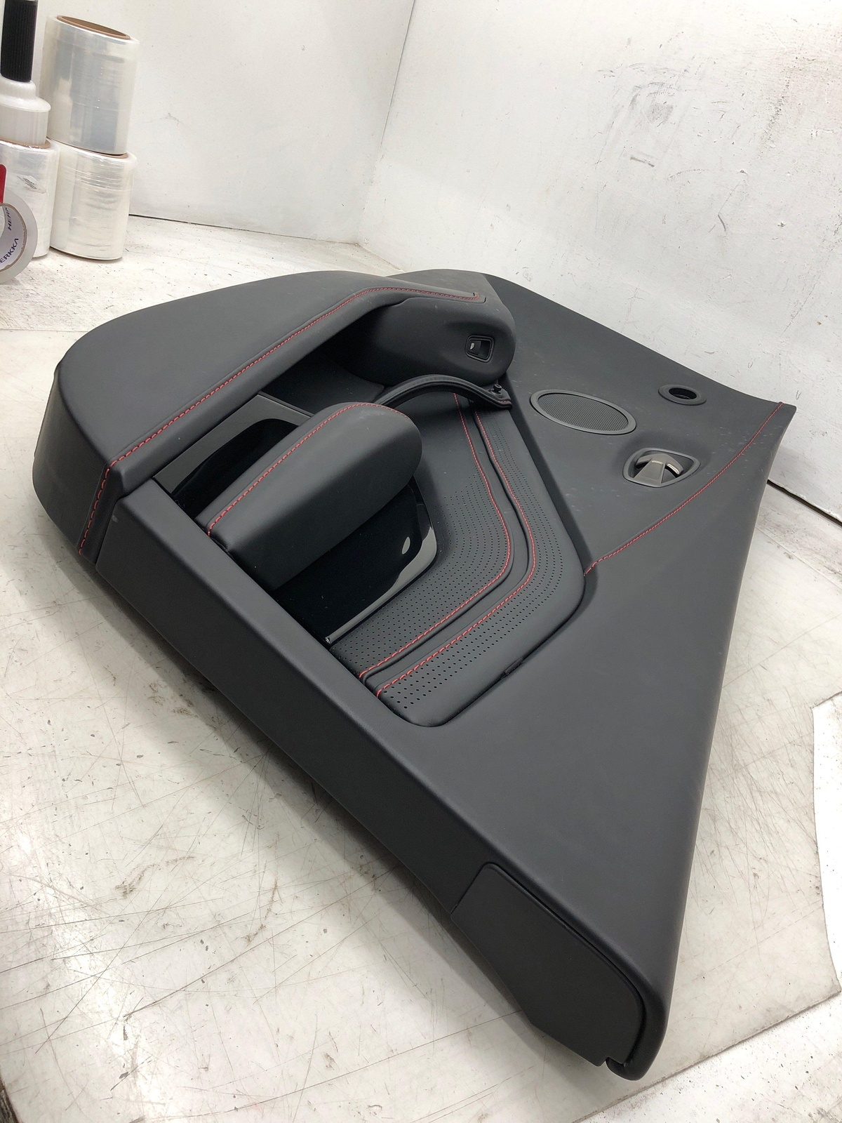 2020-2023 ASTON MARTIN VANTAGE ROADSTER RIGHT DOOR PANEL TRIM BLACK W/ RED OEM