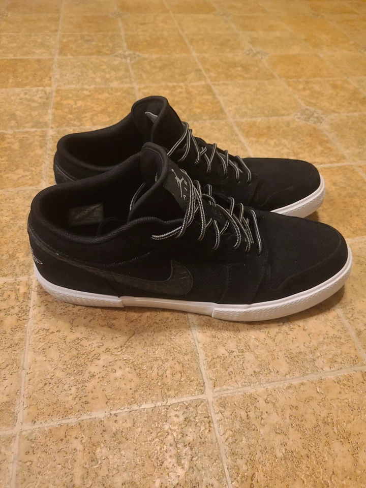 PAR PROMOCIONAL Jordan V.1 Bajo Retro Negro/Gris Frío/Blanco Hombres Zapatos Talla 13 481177-001 Foto 3 de 4