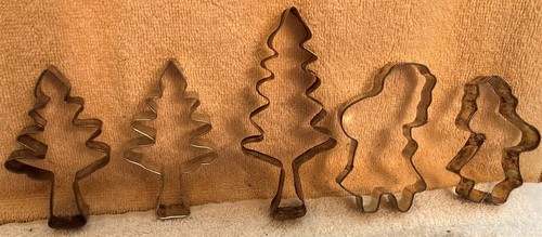 Vintage Eleven 11 Metal Cookie Cutters Trees Reindeer Santa Choo Choo Train - Picture 4 of 5