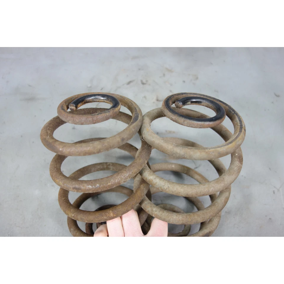 BMW E30 318i 1984-1985 cupé sedán eje trasero de fábrica par de muelles helicoidales OEM Foto 2 de 3