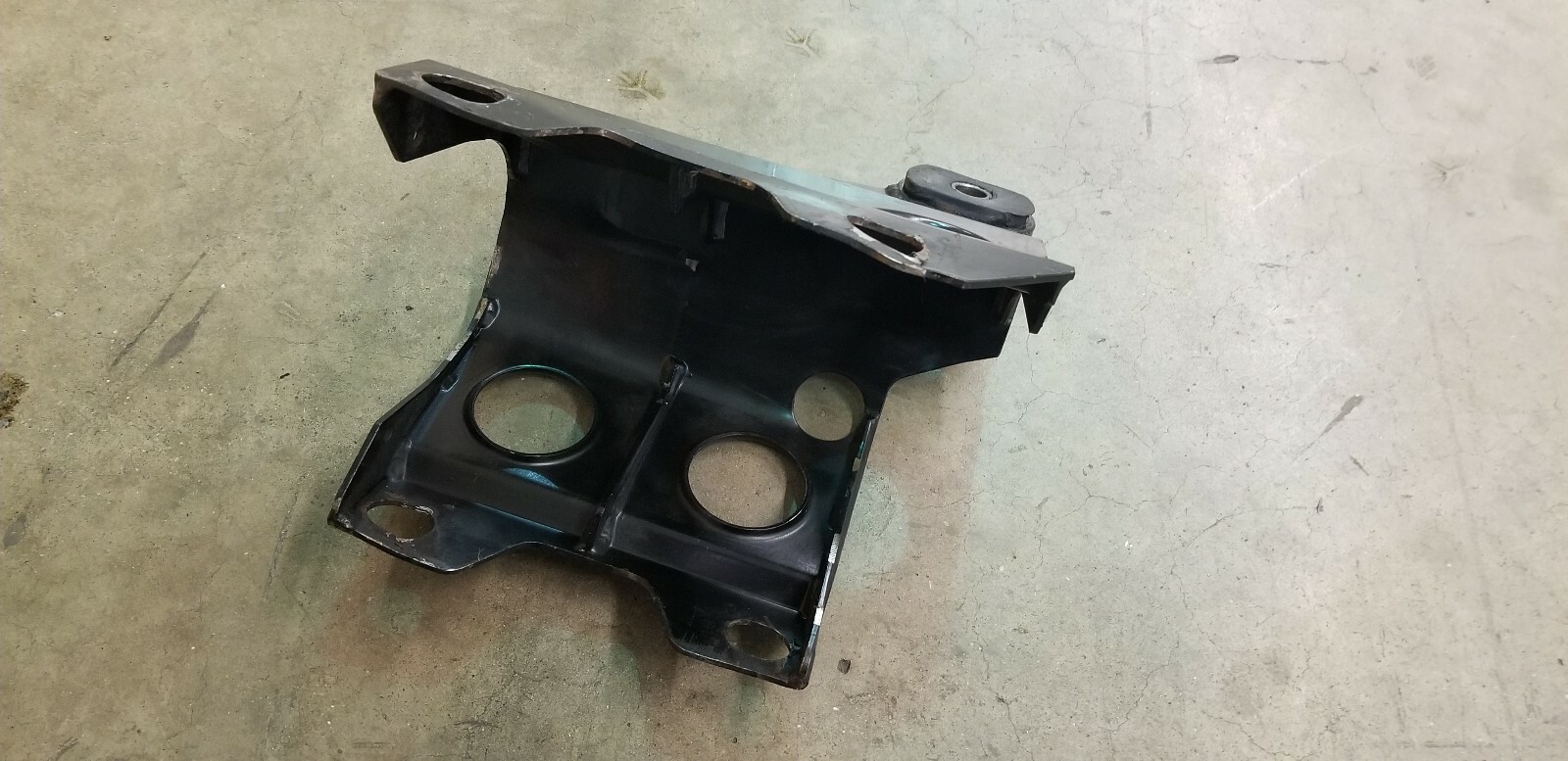 LAMBORGHINI MURCIELAGO TRANSMISSION AND ACTUATOR MOUNT BRACKET OEM 410399113