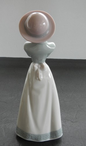 Beautiful NAO Figurine Titled Please, Please, No. 1224, MINT Condition - Picture 4 of 5