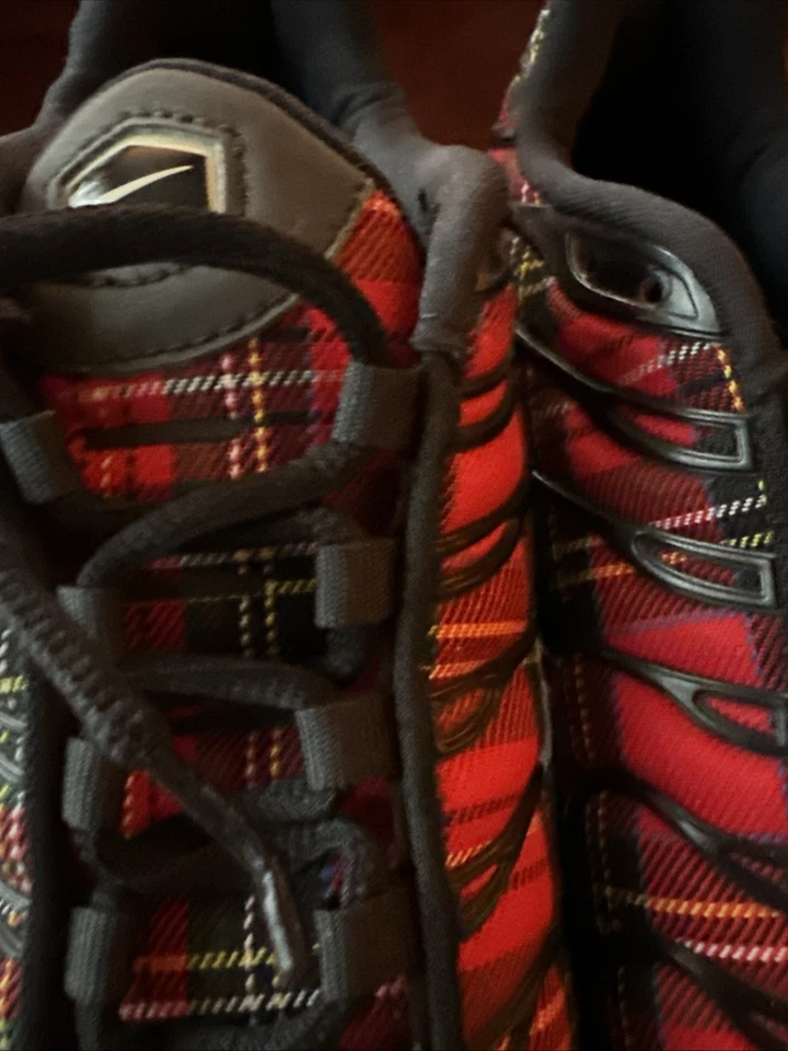 Zapato Nike Air Max Plus Tartán Raro Rojo Negro Para Mujer Talla 7 AV9955-001 Foto 3 de 4