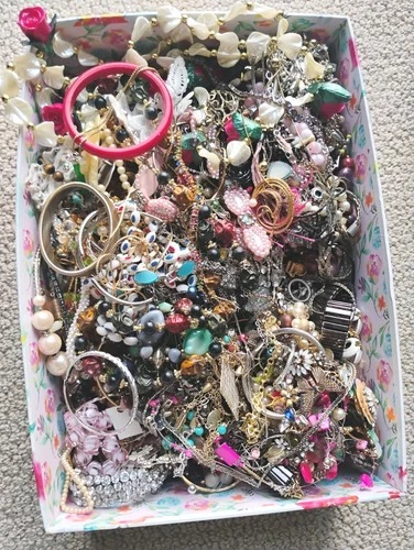 15lbs Estate Lot Costume And Unknown Jewelry Lot, VNTG & Modern (No Reserve)