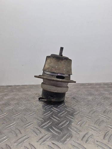 Volkswagen Touareg II 2014 Diesel 180kW Motorlager Motordämpfer 7L8199131F