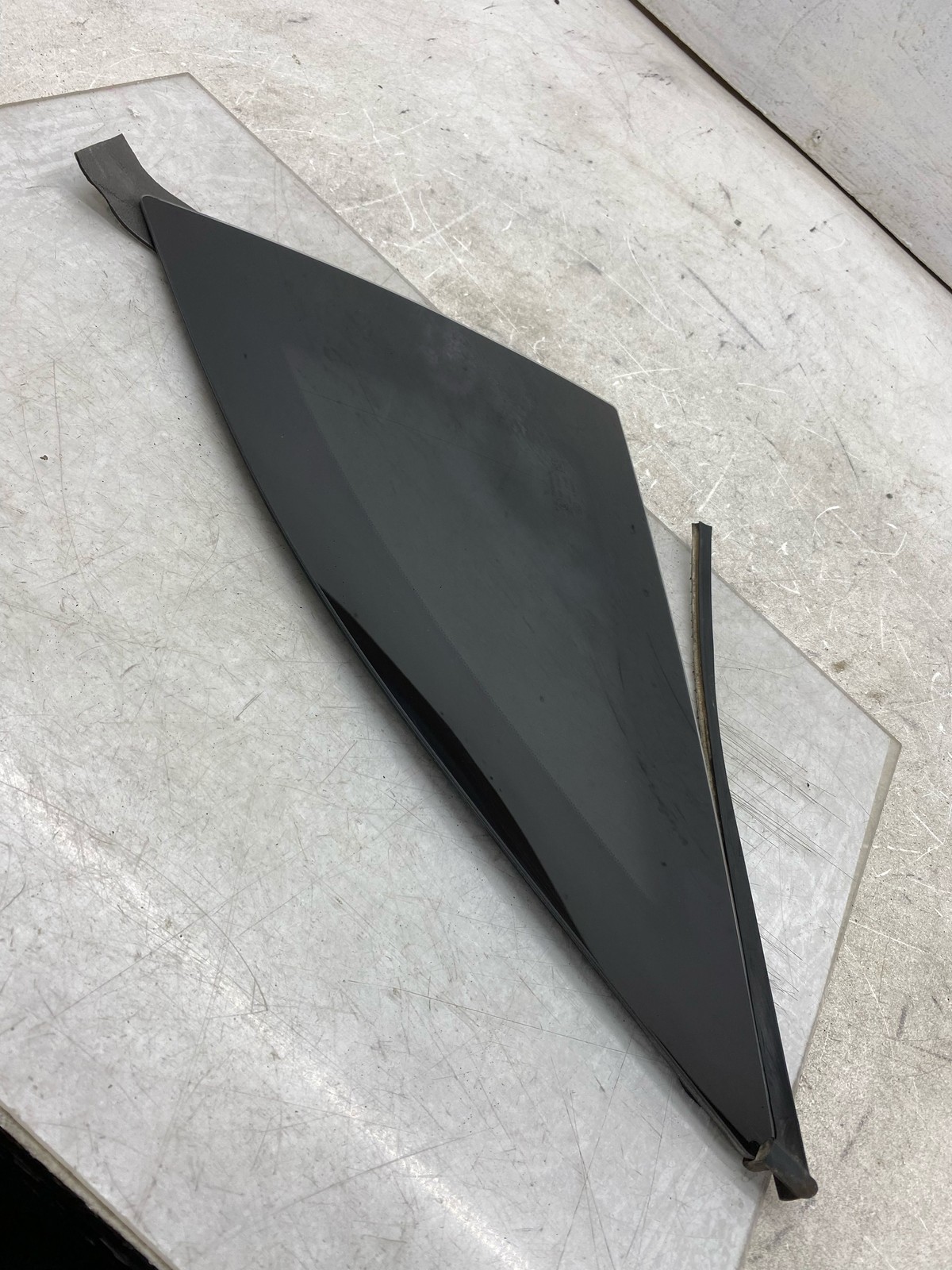 2020-2025 ASTON MARTIN DBX OEM RH RIGHT REAR QUARTER PANEL GLASS WINDOW