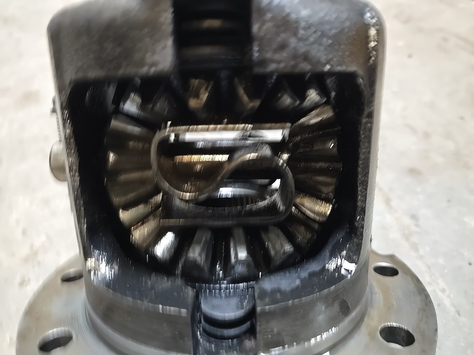 Ford 8.8 Traction Loc 28 Spline Posi Ranger Mustang Differential USED ...