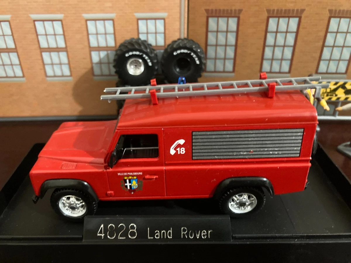 TINTIN EN VOITURE LAND ROVER 109 SW DU GENERAL TAPIOCA 1970 LES PICAROS TINTIN EN VOITURE LAND ROVER 109 SW DU GENERAL TAPIOCA 1970 LES PICAROS
