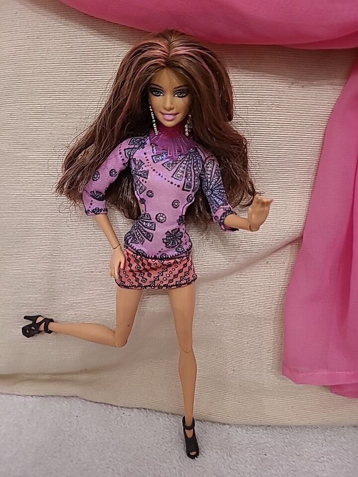 Rare Barbie Fashionistas Chic, Glamour 2010 Mattel Doll with Elegant ...