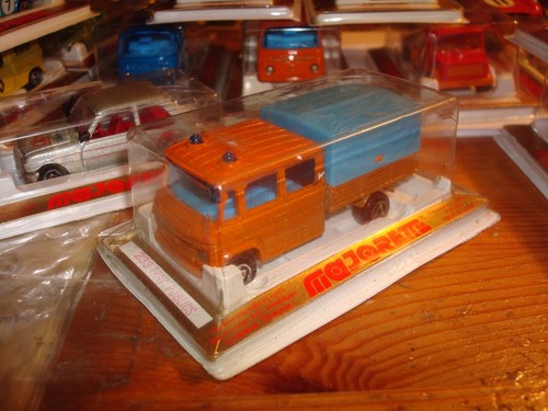 MINIATURE AUTOMOBILE MAJORETTE N° 233 : camion MERCEDES ‘’travaux
