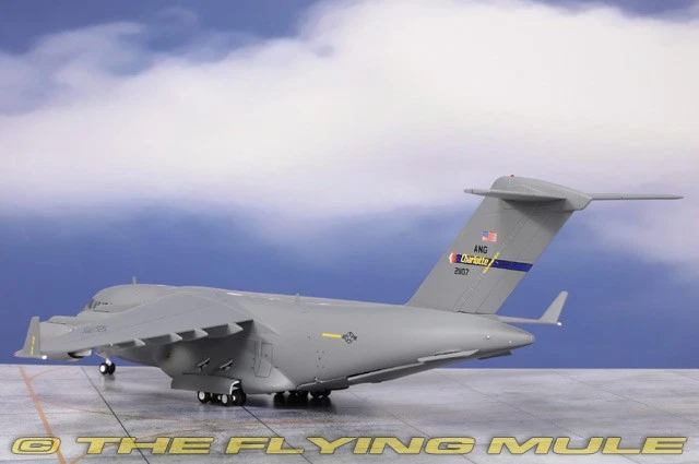 GeminiJets 1:200 C-17A Globemaster III USAF 145th AW NC ANG #02-1107 Foto 2 de 4