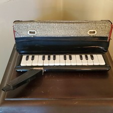 17-Key Melodica Keyboard Wind Instrument, Black/White, Mouthpiece, Key of C