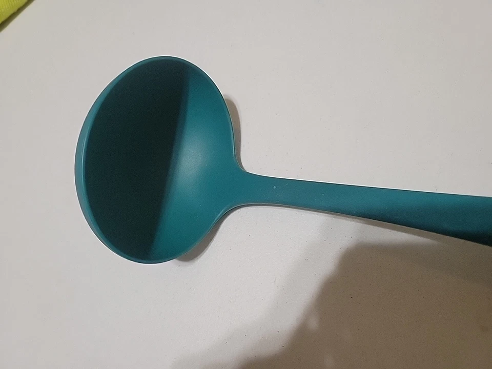 Servidor de cucharones KitchenAid grande ovalado verde azulado resistente al calor 14" Foto 3 de 4