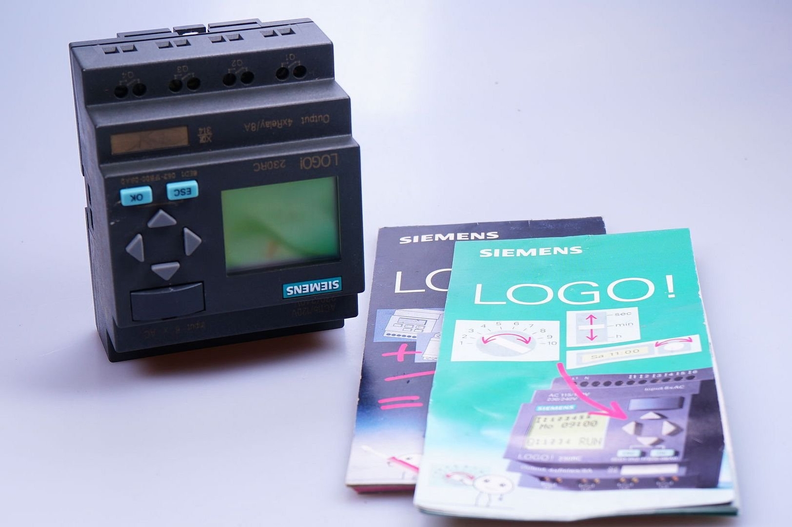 Siemens 6ED1 052-1FB00-0BA0 Logo!230RC, Logic Module, Display PU/I/O: 230V/230V