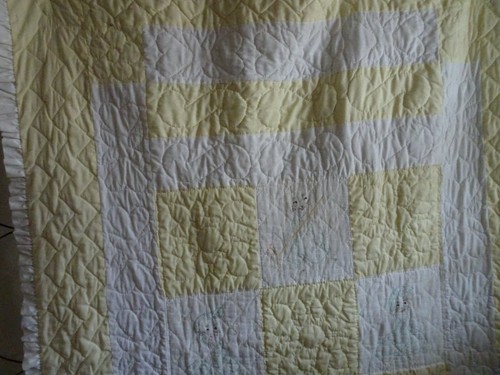 Quilted Baby Blanket-Yellow/White-1960's-Embroidery-Ruffle-Machine Wash/Dry - Picture 7 of 9