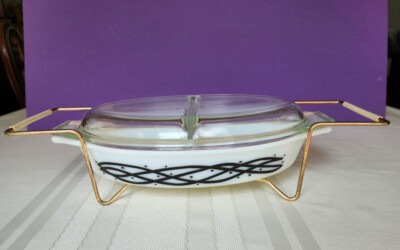 Vintage Pyrex 1.5 Quart Barbed Wire Black & White Divided Dish w/Lid & Cradle
