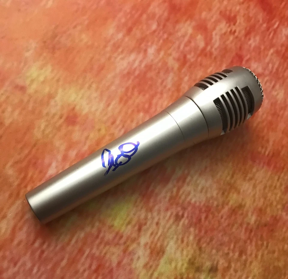 GFA Tough Love 911 Choses Simples * TEDDY SWIMS * Microphone Signé PROOF T10 COA - Photo 1/4