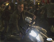 Matt Damon Bourne Identity Autographed Signed 8x10 Photo ACOA 