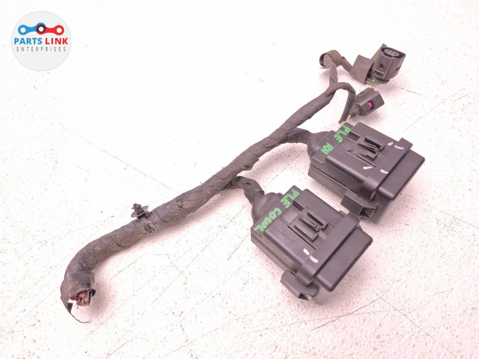 2016-20 BENTLEY BENTAYGA FRONT RIGHT FUSE BOX COWL POWER RELAY FUSEBOX 6.0L 636