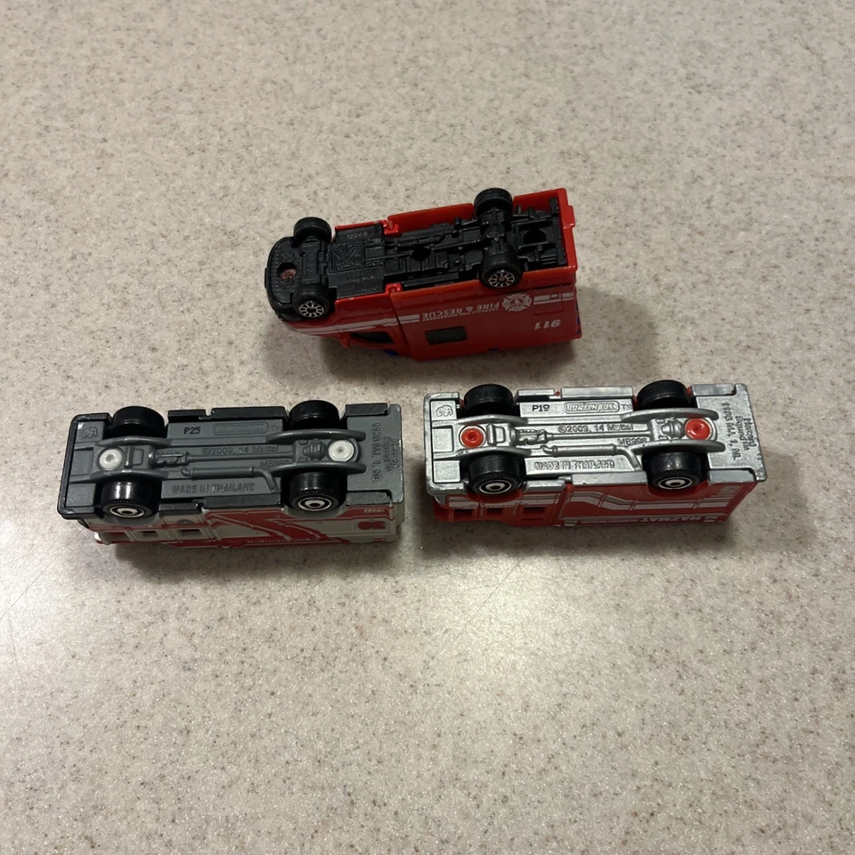 2 Matchbox Fire Hazard Squad Hazmat Trucks 1 Maisto Truck Very Good Condition - Image 4 of 4