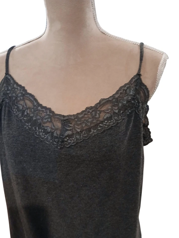 Camiseta sin mangas Van Heusen de encaje con capas para mujer XL gris Foto 2 de 4