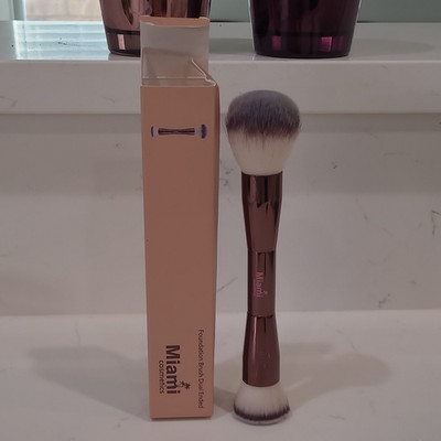 Miami Cosmetics Double-Ended Foundation Brush 01 