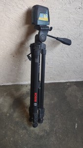 Bosch Professional Compact Leveling Construction Tripod With Laser Head GLL 30