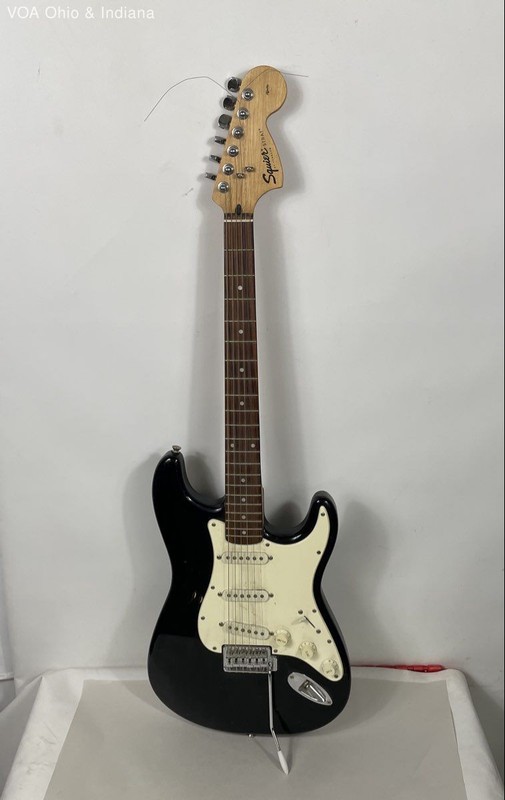Squier Affinity Stratocaster 2001 Electric Guitar 6-String Black SSS