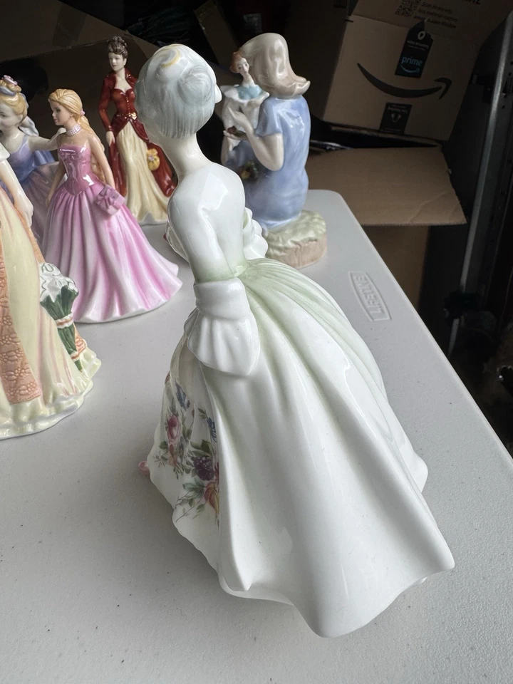 Royal Doulton figurine Diana HN2468 excellent condition! Vintage - Image 3 of 4