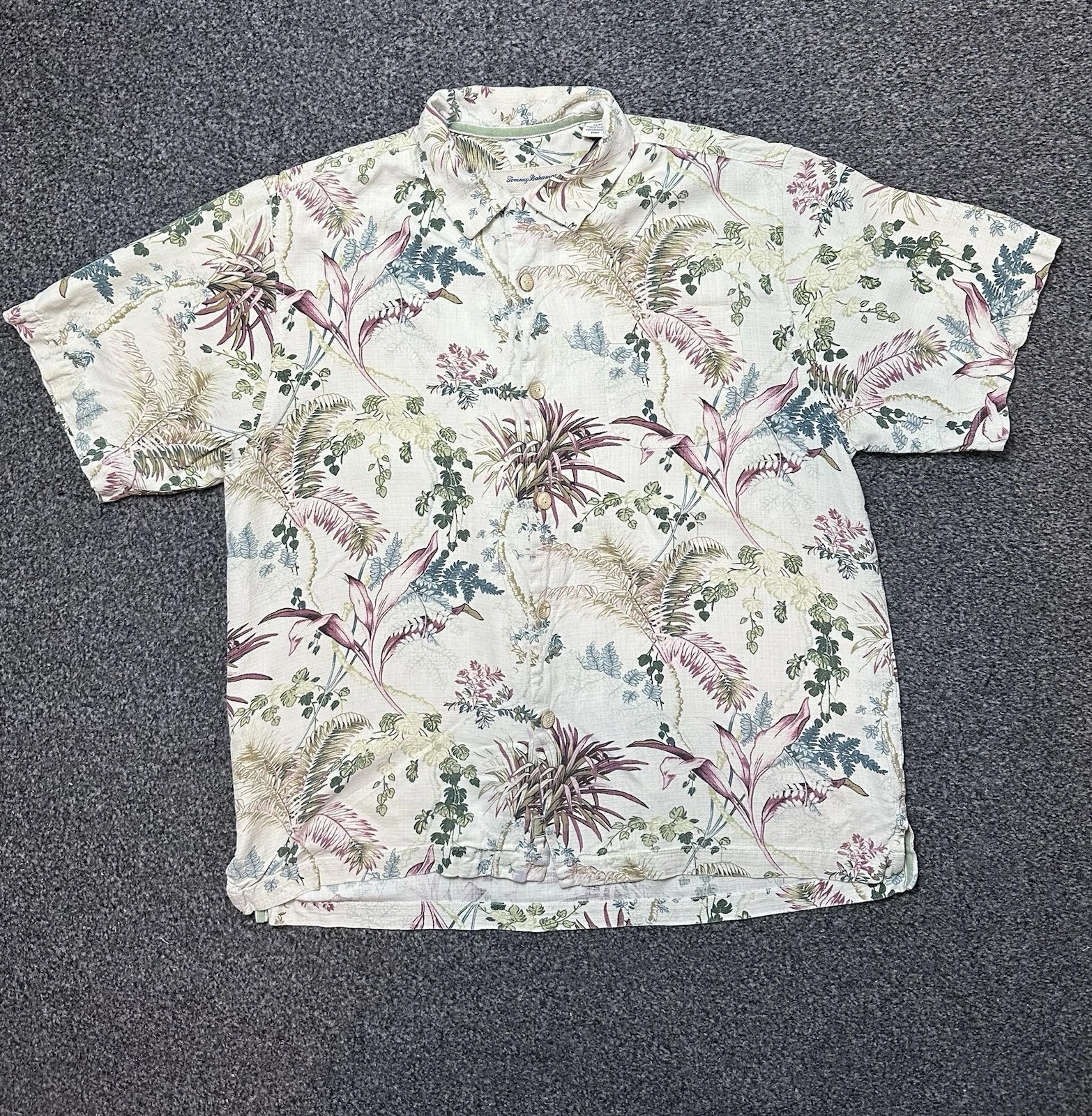 Tommy Bahama 100% Silk Hawaiian Shirt Mens M Tropical Floral Aloha Camp Collar