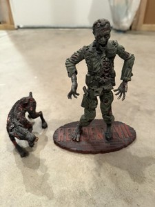 Resident Evil Code Veronica Zombie Soldier Cerberus Dog Action Figure Palisades