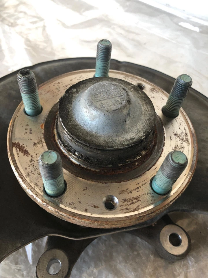 Ford Fusion Sel 2006-2012 eje de dirección trasera nudillo con buje pasajero derecho Foto 2 de 4